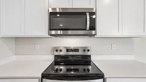 Kitchen - 10422 Charlotte Dr, Parrish, FL 34219 photo 3 of 3
