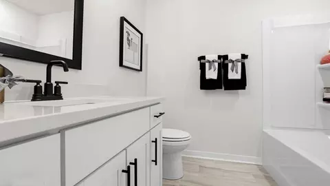 Bath - 704 Catbird Ct, Pelzer, SC 29669 photo 3 of 6