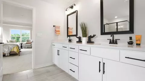 Bath - 704 Catbird Ct, Pelzer, SC 29669 photo 5 of 6