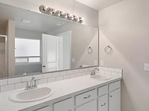 Bath - 1919 Cashel St, Middleton, ID 83644 photo 1 of 4
