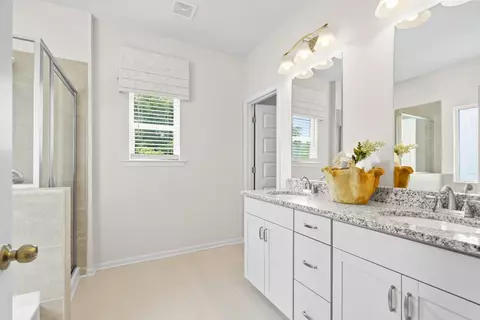 Bath - 740 Trinity Dr, Auburn, GA 30011 photo 7 of 8