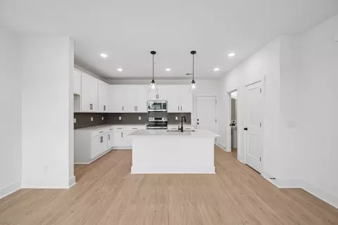 2595 Peaceful Valley Dr, Columbia, TN 38401