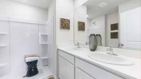 Bath - 17325 Whiskey Creek Trl, Parrish, FL 34219 photo 2 of 2