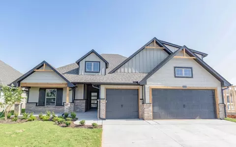 12505 SW 31st St, Yukon, OK 73099