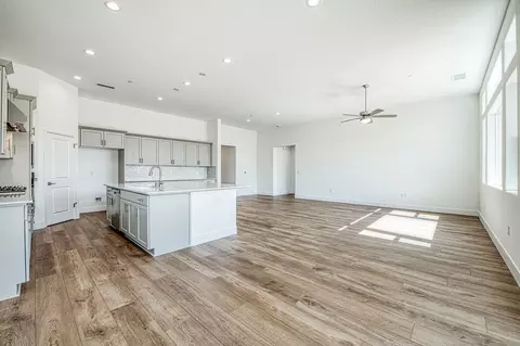 Living - 967 Talus Way S, Madera, CA 93636 photo 2 of 5