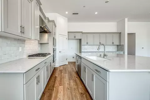 Kitchen - 967 Talus Way S, Madera, CA 93636 photo 3 of 7