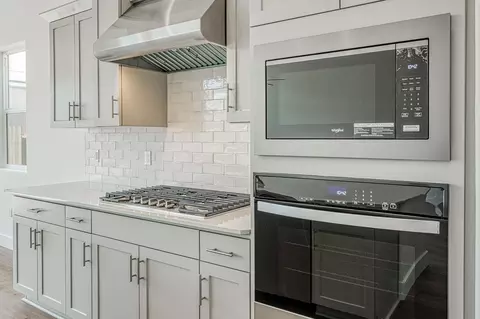 Kitchen - 967 Talus Way S, Madera, CA 93636 photo 5 of 7