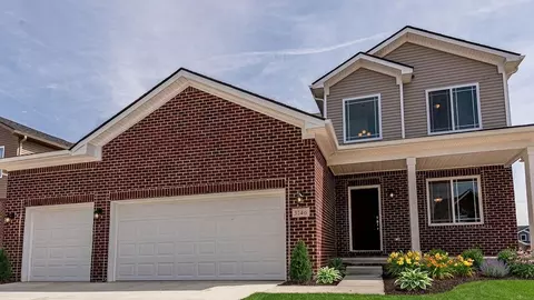 53188 Woodland Mdws, Chesterfield, MI 48047