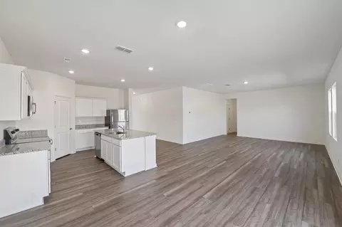 Living - 13112 Bending Creek Trl, Parrish, FL 34219 photo 2 of 5