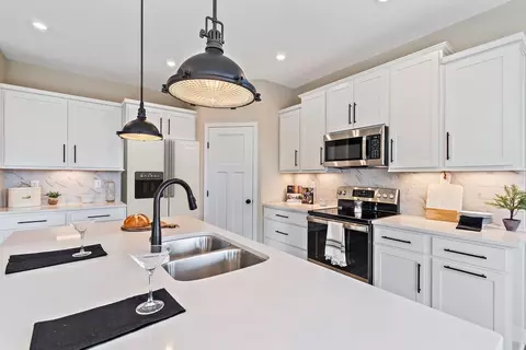 Kitchen - 5469 Sheldon Close, Middletown, OH 45005 photo 5 of 8