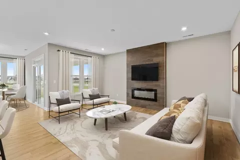 Living - 5469 Sheldon Close, Middletown, OH 45005 photo 1 of 8