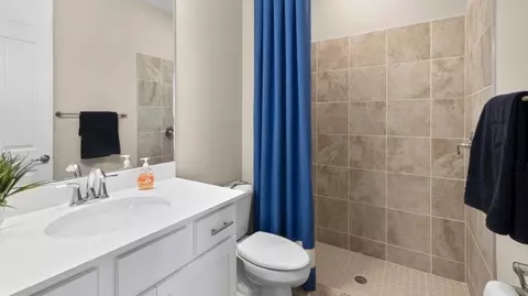 Bath - Maya Bay Ct, Venice, FL 34293 photo 3 of 3