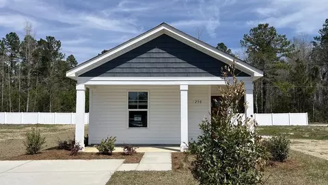 240 Ashworth Dr, Tabor City, NC 28463