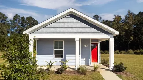 240 Ashworth Dr, Tabor City, NC 28463