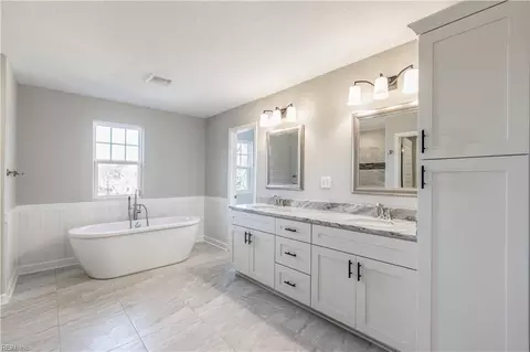 Bath - 234 Hall Rd, Hampton, VA 23664 photo 2 of 4