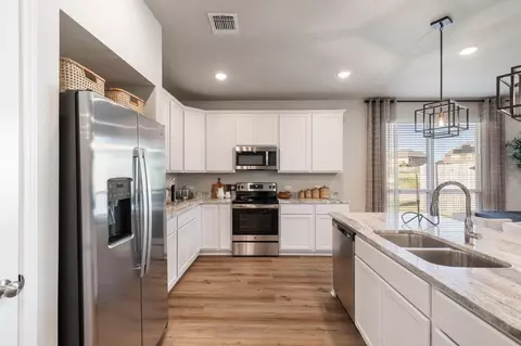 Kitchen - 1600 Hillside Dr, Temple, TX 76502 photo 3 of 7