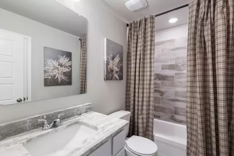 Bath - 1600 Hillside Dr, Temple, TX 76502 photo 3 of 7