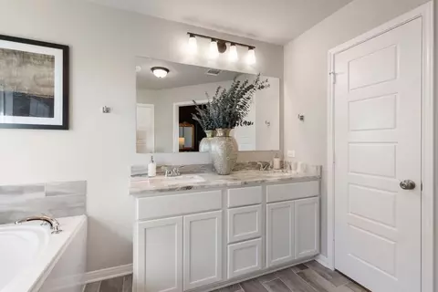 Bath - 1600 Hillside Dr, Temple, TX 76502 photo 5 of 7