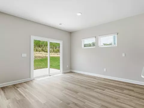 Living - 913 Appalachian Dr, Moore, SC 29369 photo 3 of 4
