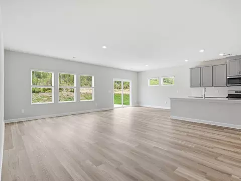 Living - 913 Appalachian Dr, Moore, SC 29369 photo 1 of 4