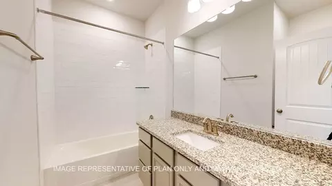 Bath - 1013 Sydney Blvd, Thorndale, TX 76577 photo 3 of 11