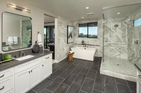Bath - 98 8th St, Marina, CA 93933 photo 2 of 3