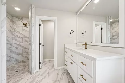 Bath - 2920 E Northampton St, Broken Arrow, OK 74014 photo 1 of 15