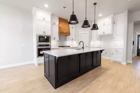 Kitchen - 2920 E Northampton St, Broken Arrow, OK 74014 photo 5 of 10