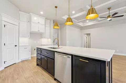 Kitchen - 2920 E Northampton St, Broken Arrow, OK 74014 photo 3 of 10