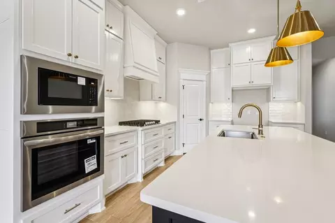 Kitchen - 2920 E Northampton St, Broken Arrow, OK 74014 photo 4 of 10