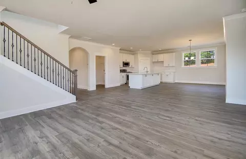 Living - 100 E South 7th St, Seneca, SC 29678 photo 3 of 4