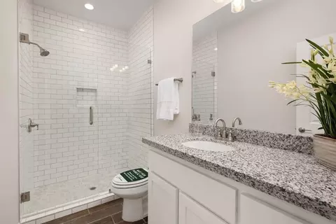 Bath - 5402 Moses Loop, Laredo, TX 78046 photo 4 of 4