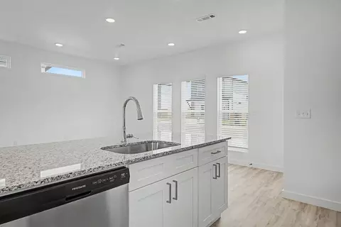 Kitchen - 560 Solar St, Centerton, AR 72713 photo 6 of 6