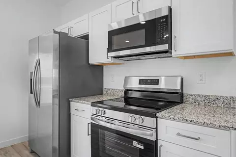 Kitchen - 560 Solar St, Centerton, AR 72713 photo 4 of 6