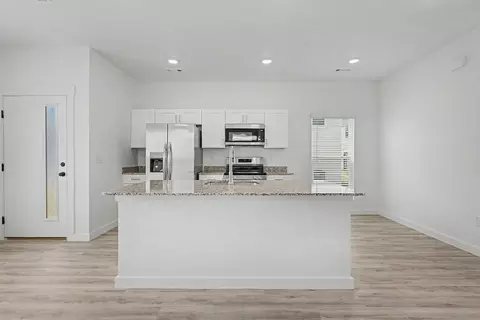 Kitchen - 560 Solar St, Centerton, AR 72713 photo 2 of 6
