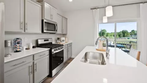 Kitchen - 7500 Daybreak Dr, Brandywine, MD 20613 photo 4 of 5