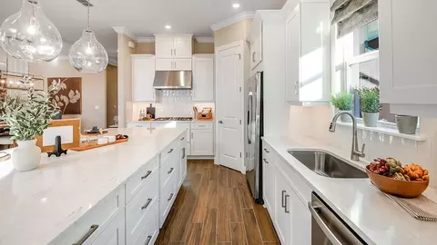 Kitchen - 1009 Tassleflower Trl, Saint Cloud, FL 34771 photo 6 of 10