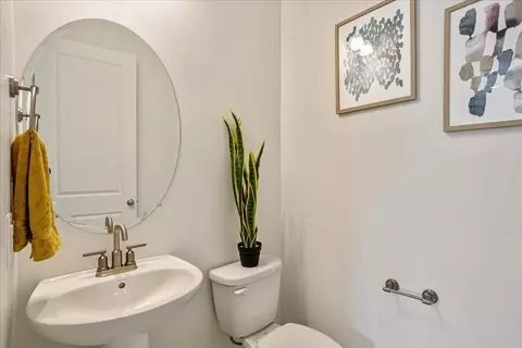 Bath - 76 S Crimson Way, Mapleton, UT 84664 photo 1 of 7