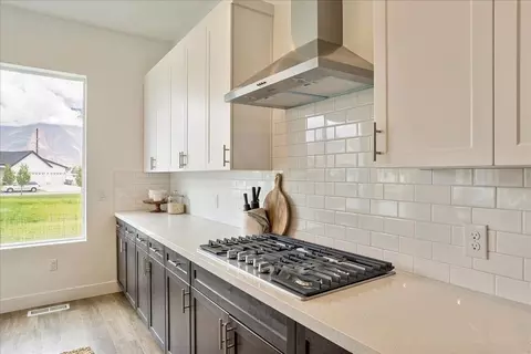 Kitchen - 76 S Crimson Way, Mapleton, UT 84664 photo 4 of 8