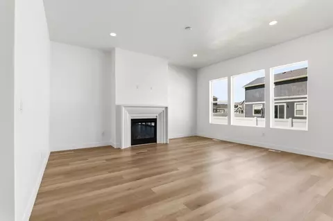 Living - 76 S Crimson Way, Mapleton, UT 84664 photo 4 of 7