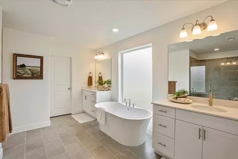 Bath - 76 S Crimson Way, Mapleton, UT 84664 photo 5 of 7