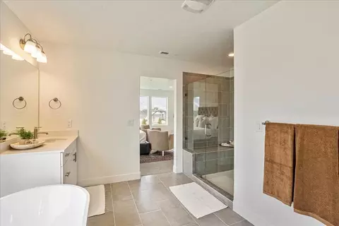 Bath - 76 S Crimson Way, Mapleton, UT 84664 photo 3 of 7
