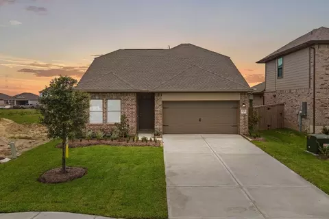 2018 Starlight St, Angleton, TX 77515