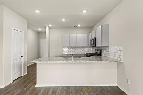 Kitchen - 2018 Starlight St, Angleton, TX 77515 photo 2 of 8