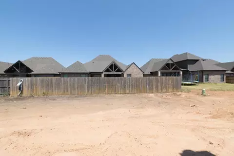 Exterior - 2824 E Northampton St, Broken Arrow, OK 74014 photo 4 of 8