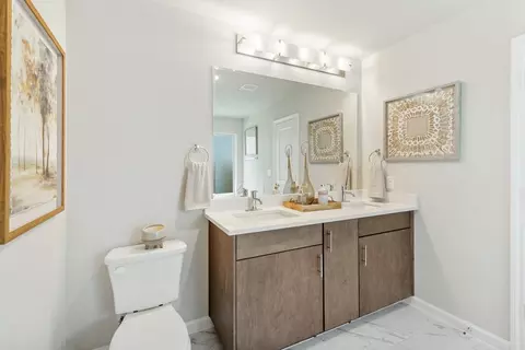 Bath - 112 Sweetwater Dr, Commerce, TX 75428 photo 3 of 5