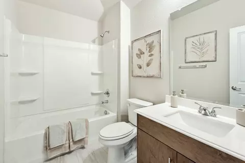 Bath - 112 Sweetwater Dr, Commerce, TX 75428 photo 4 of 5