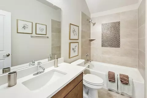 Bath - 112 Sweetwater Dr, Commerce, TX 75428 photo 1 of 5