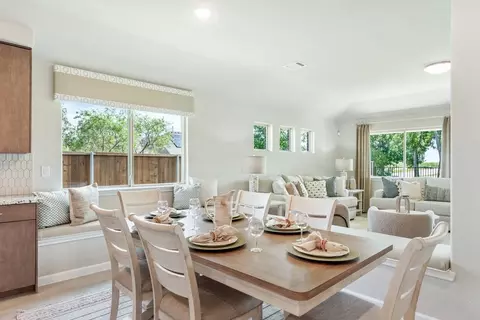 Dining - 112 Sweetwater Dr, Commerce, TX 75428 photo 5 of 6