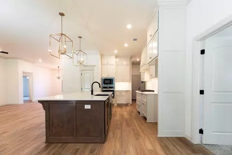 Entry Way - 2800 Heather Hvn, Moore, OK 73160 photo 2 of 3